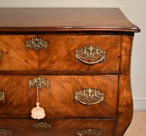 18TH CENTURY DUTCH MAHOGANY BOMBE CHEST - ADDITIONAL PHOTO 4