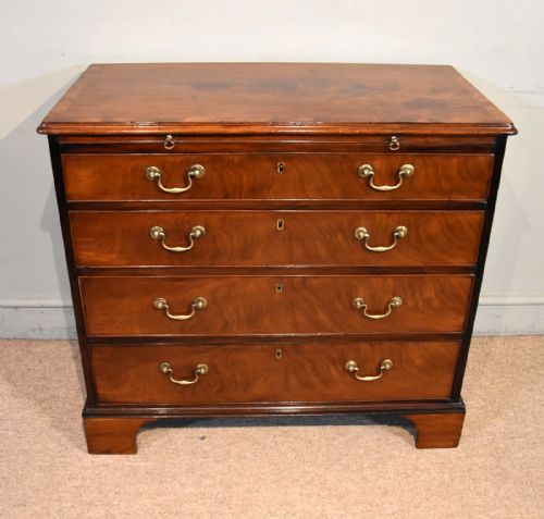 george iii chest of drawers with a brushing slide - CATEGORY: ANTIQUE CHEST OF DRAWERS - DATED GEORGIAN