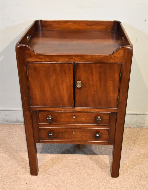 GEORGE III MAHOGANY BEDSIDE CABINET