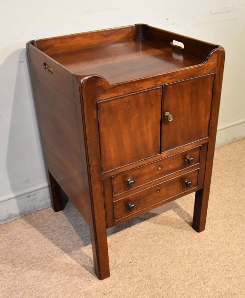 GEORGE III MAHOGANY BEDSIDE CABINET - ADDITIONAL PHOTO 1