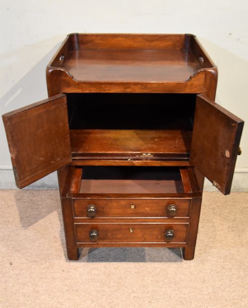 GEORGE III MAHOGANY BEDSIDE CABINET - ADDITIONAL PHOTO 2