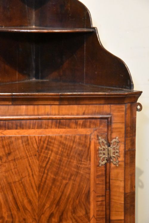 GEORGE I WALNUT CORNER CUPBOARD - ADDITIONAL PHOTO 5
