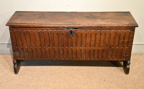 16TH CENTURY OAK CARVED FLUTED COFFER - ADDITIONAL PHOTO 1