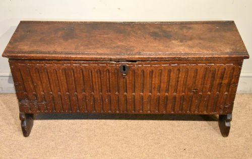 16TH CENTURY OAK CARVED FLUTED COFFER - ADDITIONAL PHOTO 2