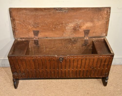 16TH CENTURY OAK CARVED FLUTED COFFER - ADDITIONAL PHOTO 3
