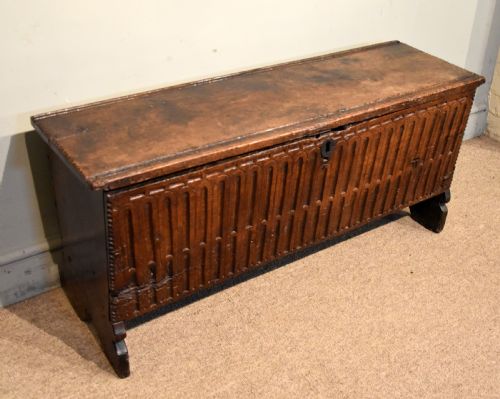 16TH CENTURY OAK CARVED FLUTED COFFER - ADDITIONAL PHOTO 5