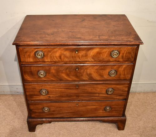 GEORGE III MAHOGANY CHEST OF FOUR DRAWERS - ADDITIONAL PHOTO 3
