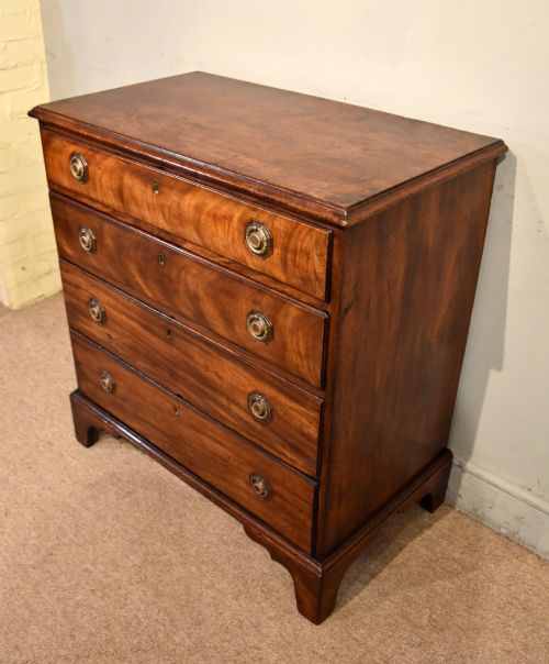 GEORGE III MAHOGANY CHEST OF FOUR DRAWERS - ADDITIONAL PHOTO 4