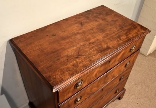 GEORGE III MAHOGANY CHEST OF FOUR DRAWERS - ADDITIONAL PHOTO 6
