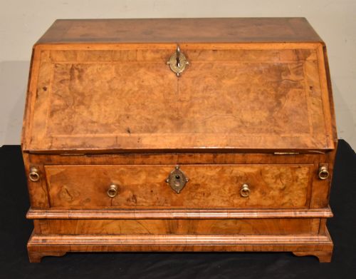 GEORGE I BURR WALNUT TRAVELLING WRITING BUREAU