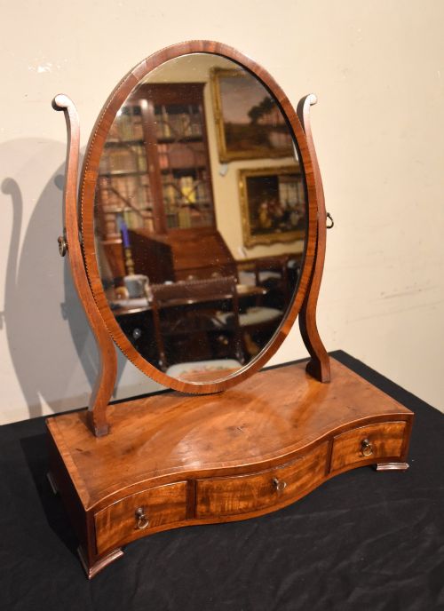 GEORGIAN MAHOGANY SERPENTINE FRONTED DRESSING MIRROR