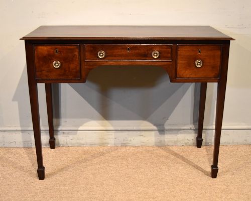Early 19th Century Mahogany Dressing Table