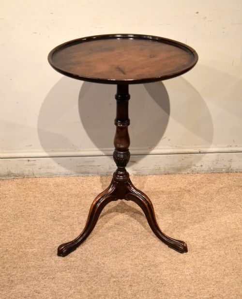 fig 1. An 18th-century Hepplewhite mahogany wine table featuring a circular dish top, turned central pedestal, and tripod legs.