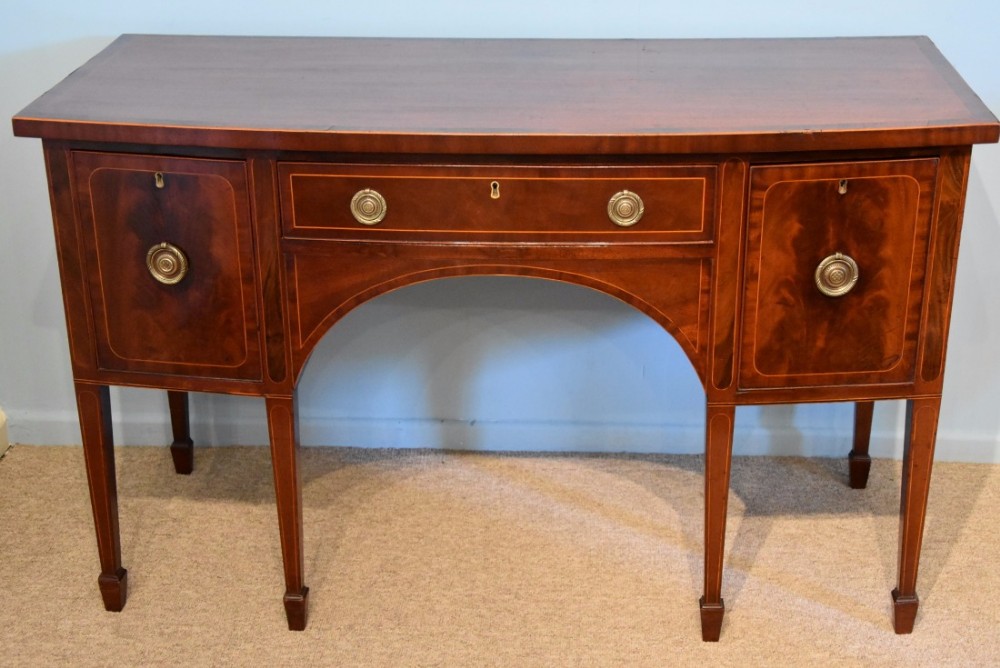An elegant George III Mahogany Bow Fronted Sideboard