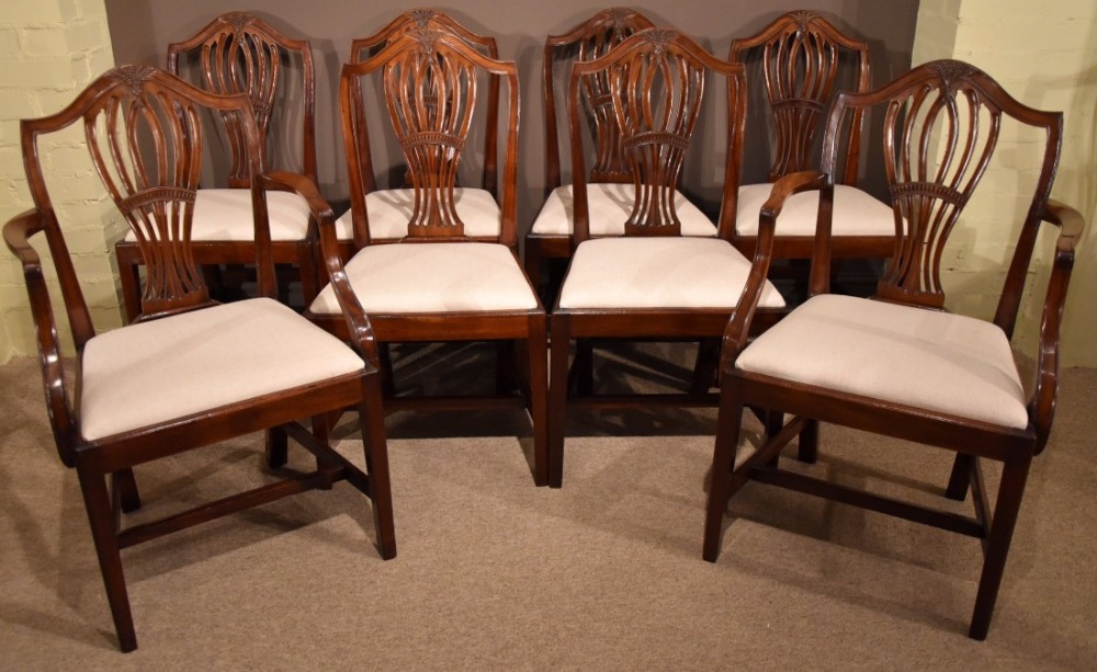 A Good Set of Eight George III Hepplewhite Mahogany Shield Back Dining Chairs