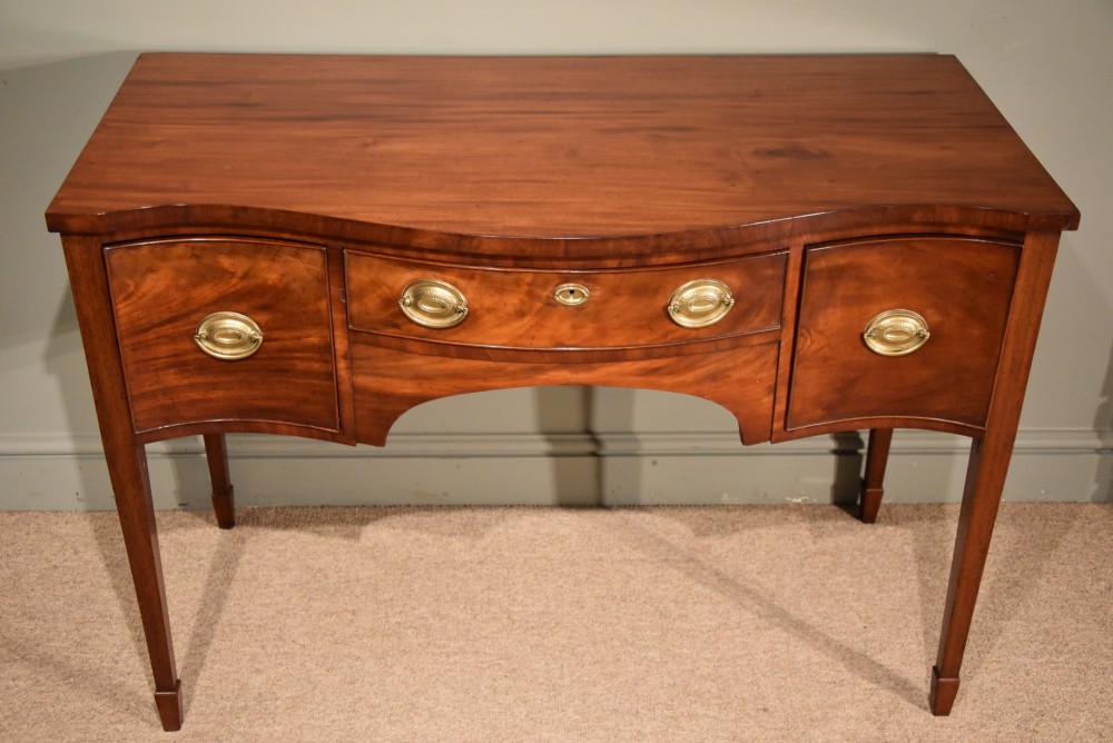 Mid 19th Century Serpentine Fronted Dressing Table 