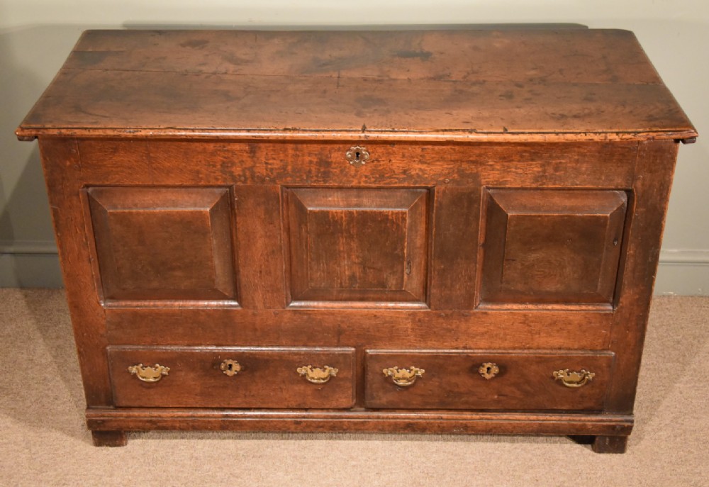 Early 18th Century Superb English Oak Mule Chest 