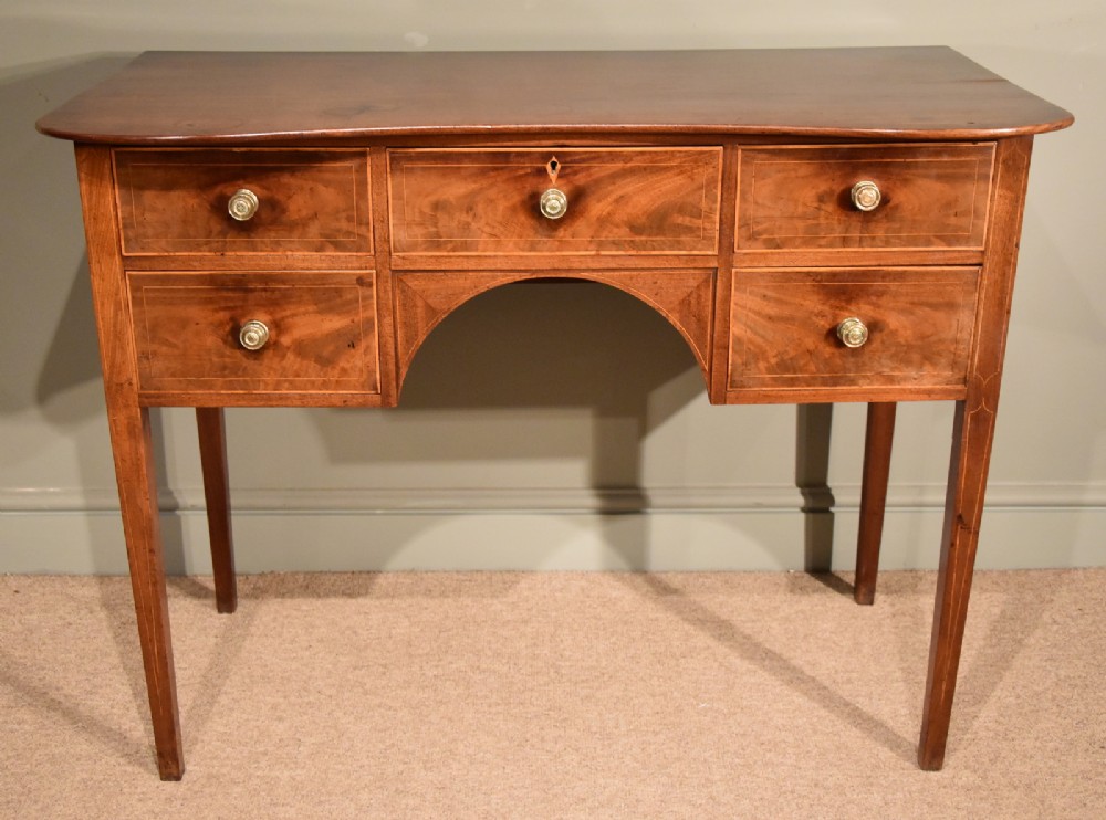 A Good Late 18th Century Mahogany Dressing Table