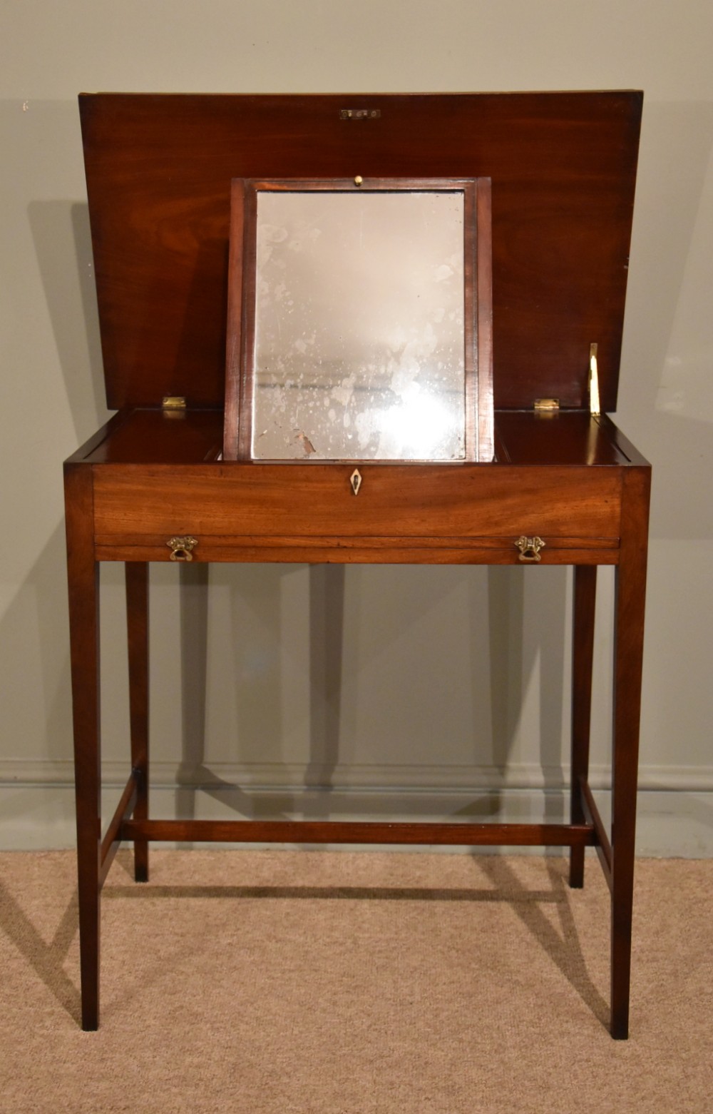 An Elegant 19th Century Mahogany Dressing Table