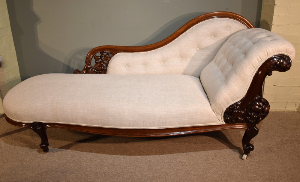 Superior Quality Serpentine Fronted Mahogany Chaise
