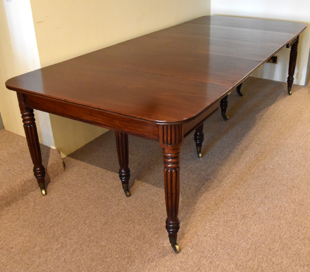 An Excellent Quality Regency Gillows Type Three Leaf Dining Table 