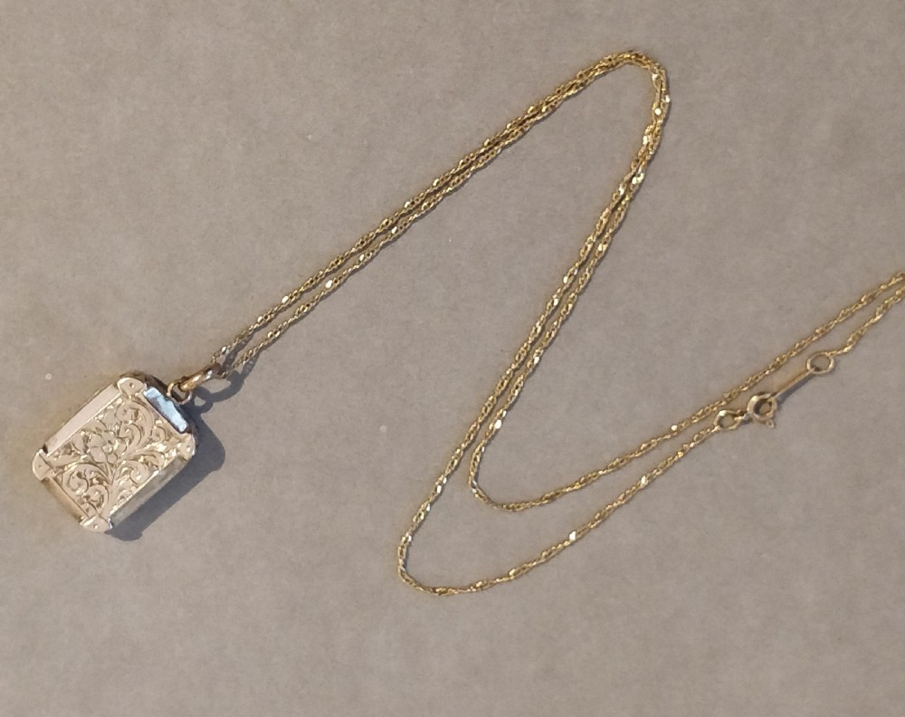 Victorian 9ct Gold Locket View III