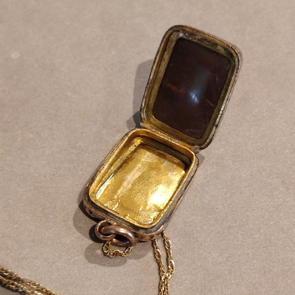 Victorian 9ct Gold Locket View VI