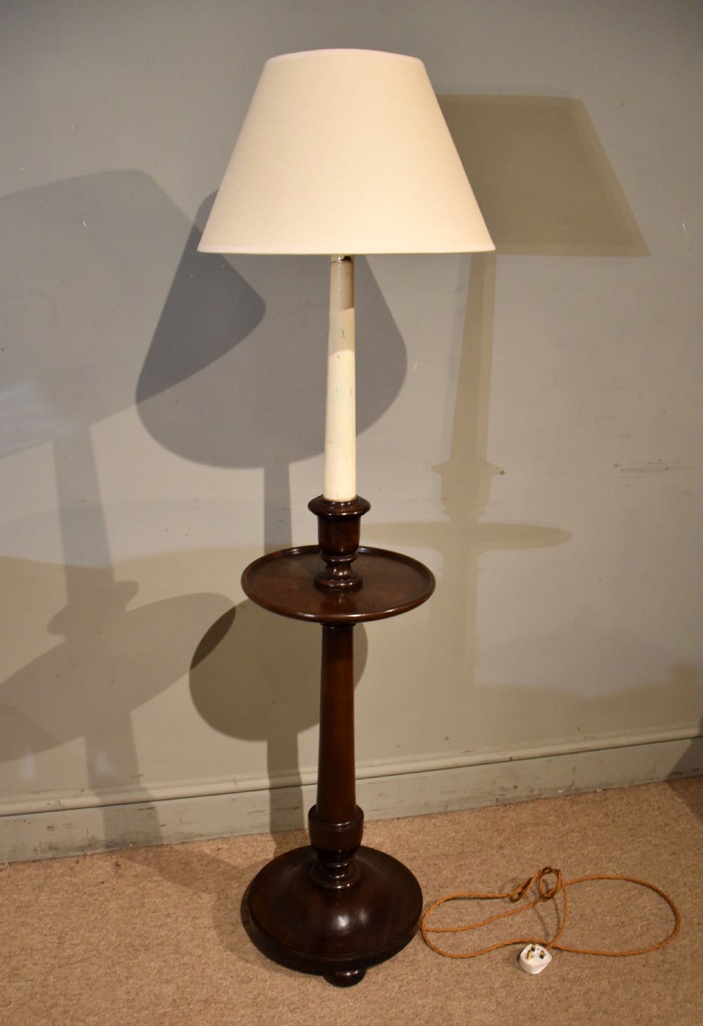 Victorian Mahogany Candle Stand / Lamp Table