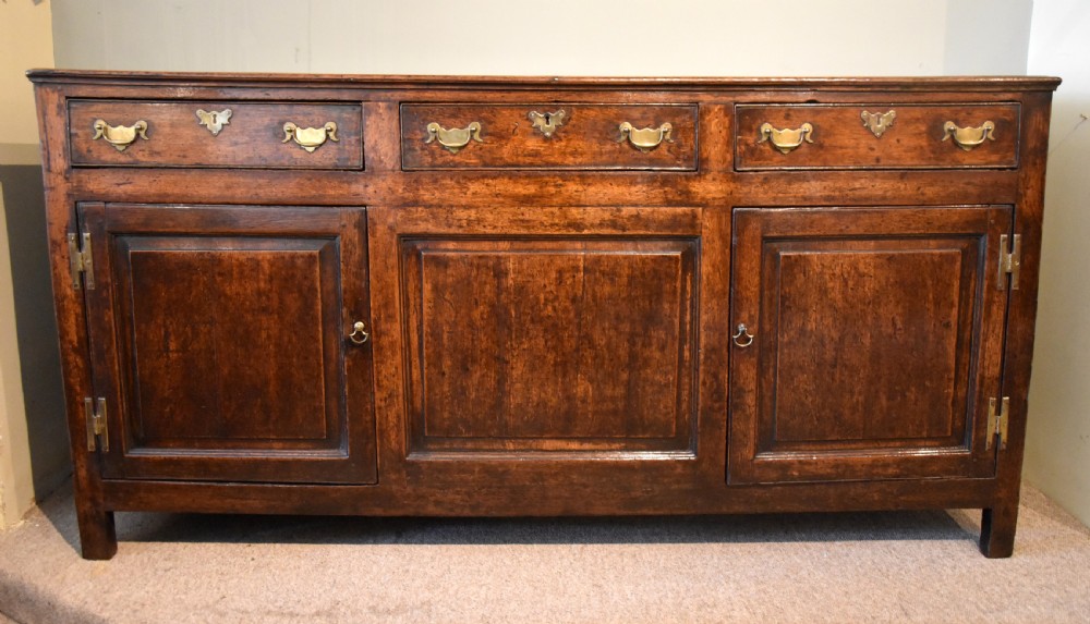  George III Oak Dressr Base with Cupboards