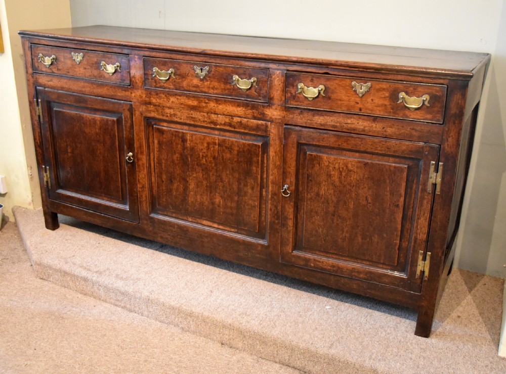  George III Oak Dressr Base with Cupboards View VI