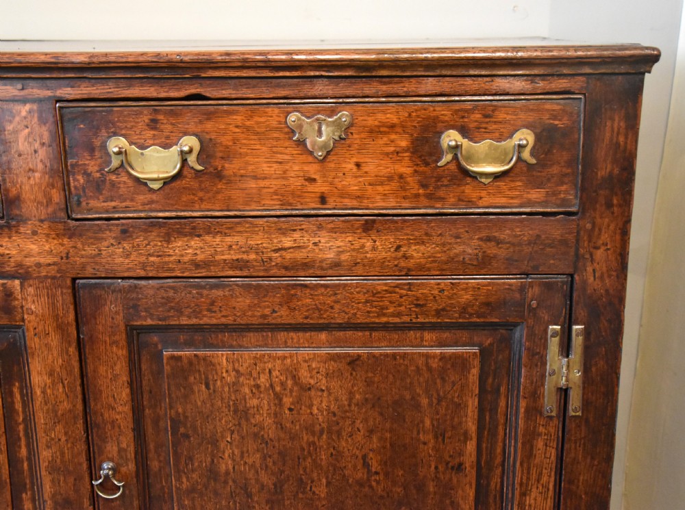  George III Oak Dressr Base with Cupboards View VII