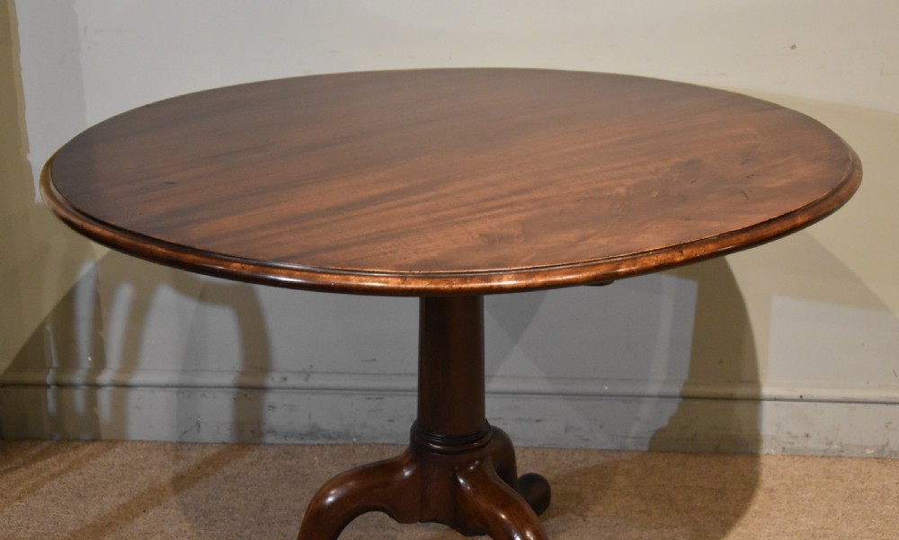 Large George III tilt-top mahogany centre table View VII