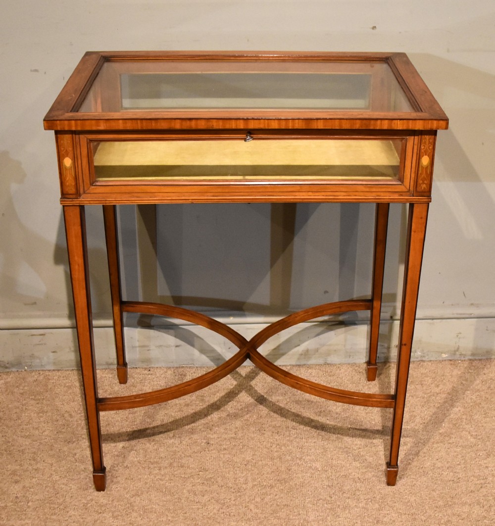 late 18th Century satinwood inlaid bijouterie