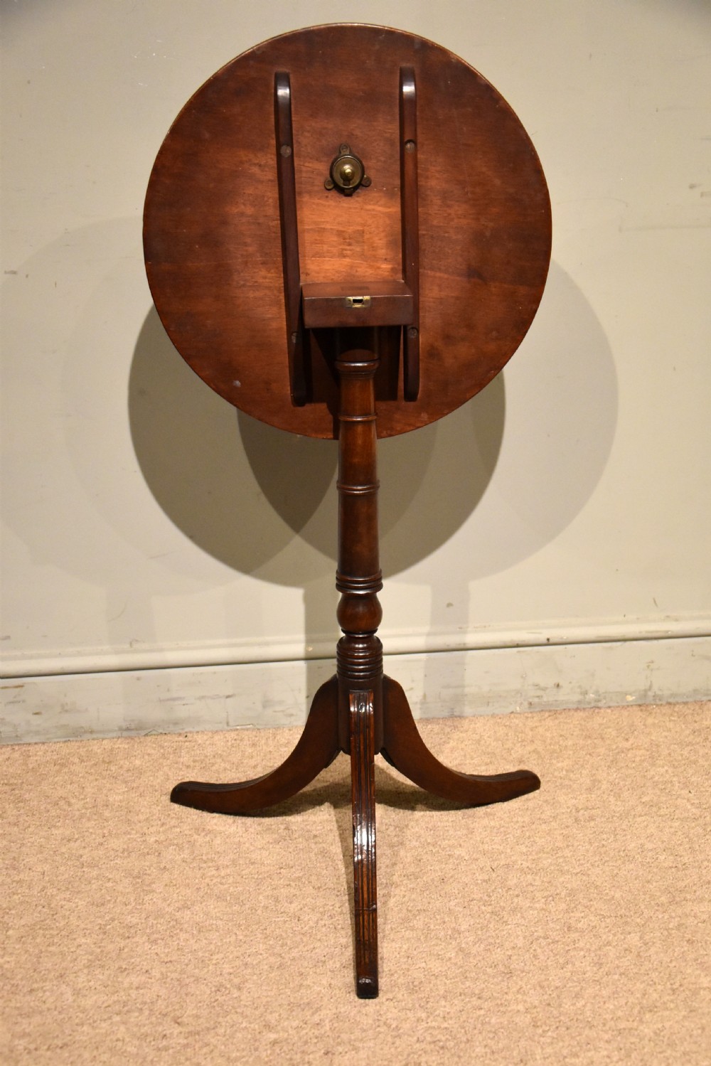 Regency period mahogany tilting lamp /wine table View V