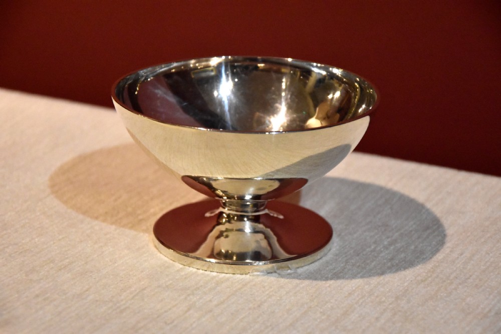 A polished George III sterling silver footed pedestal bowl with a plain circular body and spreading circular foot. View III