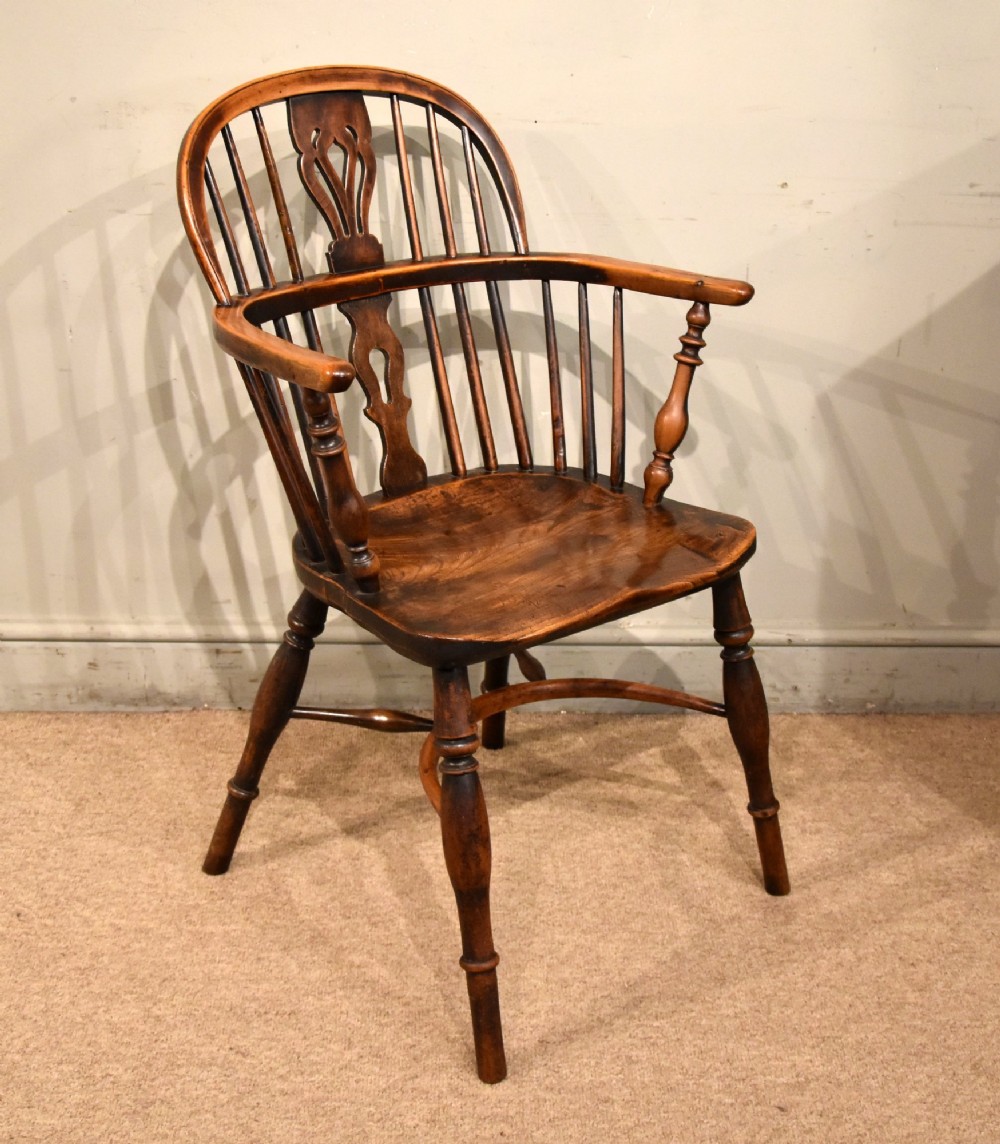 Early 19th century yew wood Windsor armchair