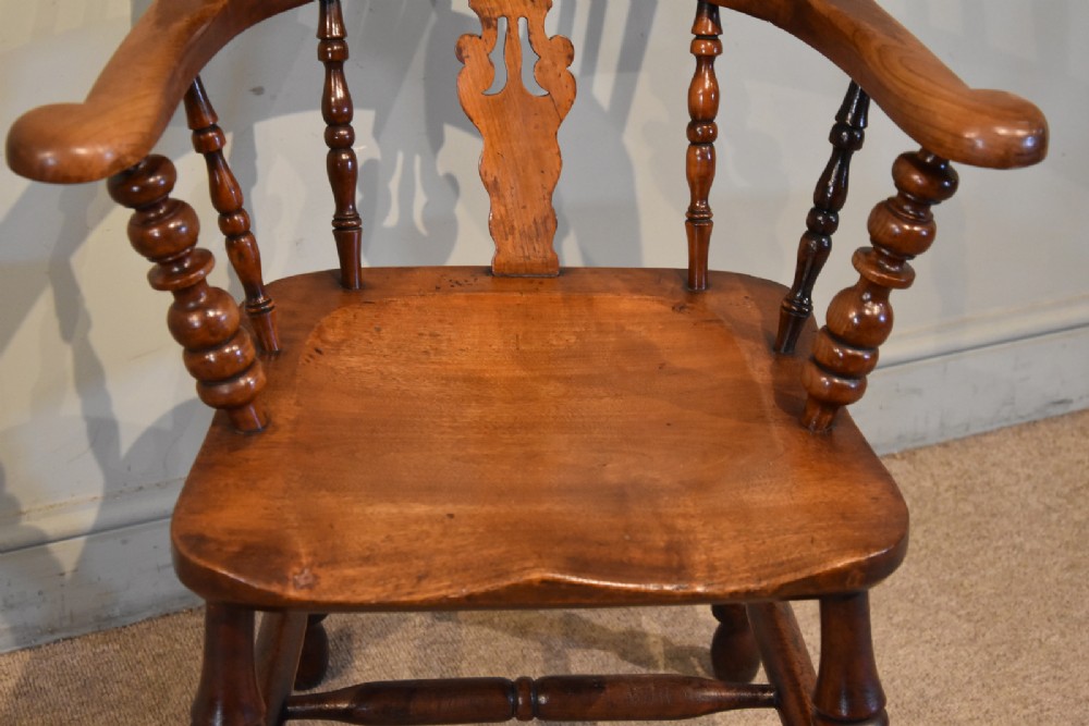 A 19th-century hoop-back Windsor armchair featuring turned wood spindles, a central pierced splat, a contoured saddle seat, and turned legs with an H-stretcher. View IV