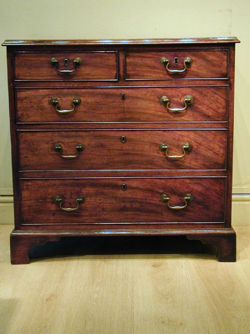 STUNNING GEORGIAN CHEST OF DRAWERS OF SMALL SIZE - ADDITIONAL PHOTO 1