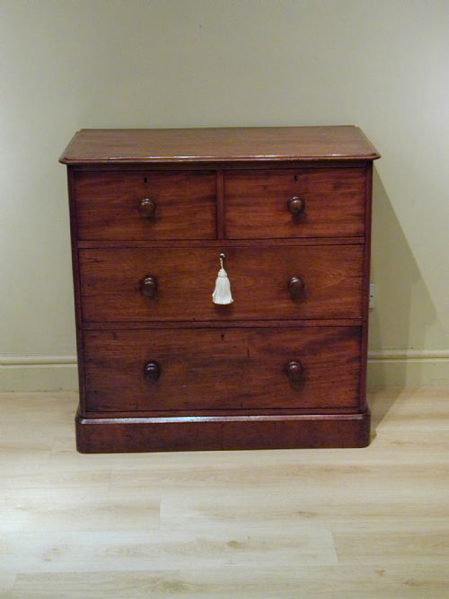 small victorian chest of drawers - CATEGORY: ANTIQUE CHEST OF DRAWERS - DATED 1870