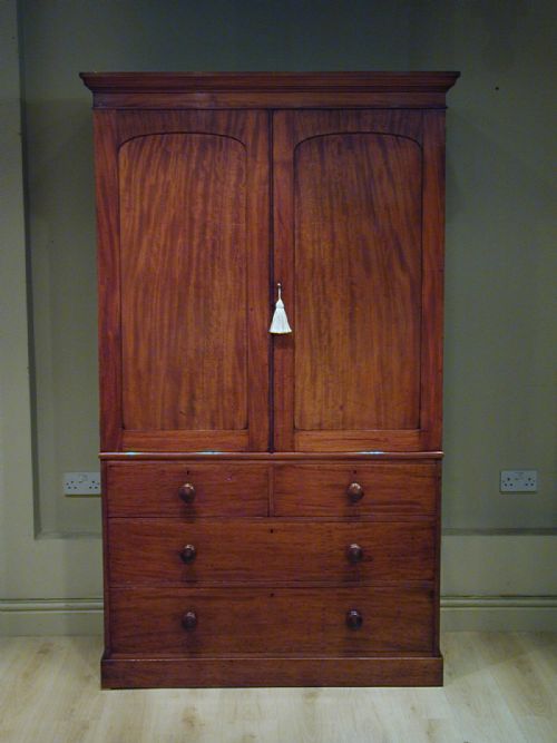 A FINE VICTORIAN LINEN PRESS - ADDITIONAL PHOTO 1