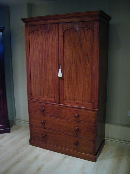 A FINE VICTORIAN LINEN PRESS - ADDITIONAL PHOTO 3