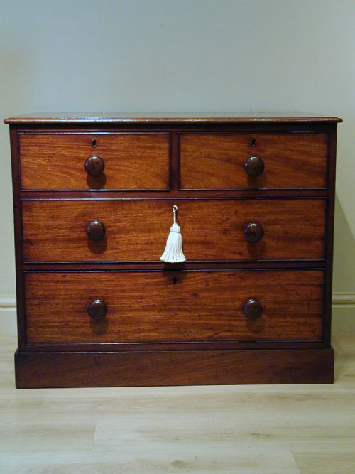 CHARMING SMALL VICTORIAN CHEST OF DRAWERS - ADDITIONAL PHOTO 5