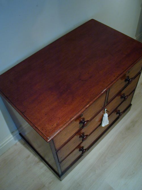 CHARMING SMALL VICTORIAN CHEST OF DRAWERS - ADDITIONAL PHOTO 6