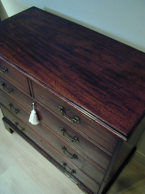 A HANDSOME GEORGIAN CHEST OF DRAWERS - ADDITIONAL PHOTO 8