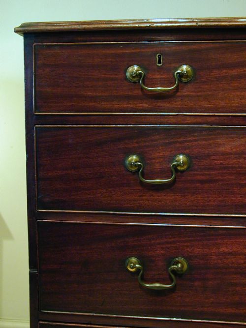 A HANDSOME GEORGIAN CHEST OF DRAWERS - ADDITIONAL PHOTO 9