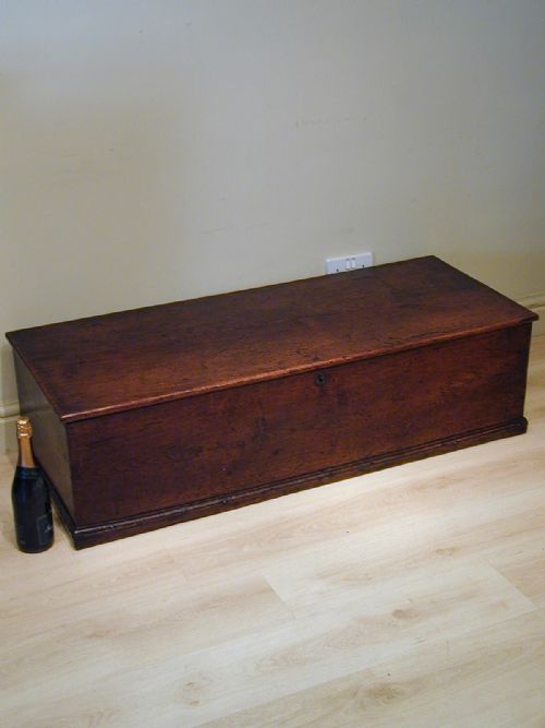 stunning oak storage trunk 18th century - CATEGORY: ANTIQUE CHESTS - DATED 1750