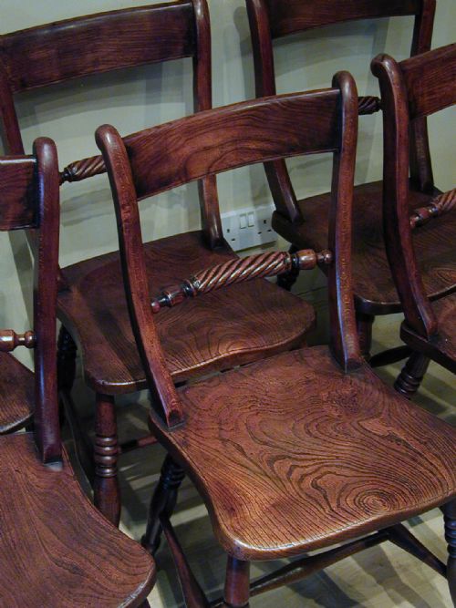 AN EXQUISITE SET OF SIX COUNTRY CHAIRS - ADDITIONAL PHOTO 1