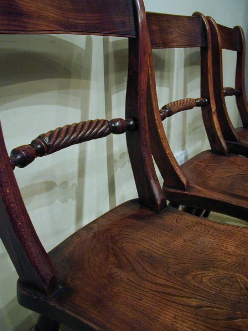 AN EXQUISITE SET OF SIX COUNTRY CHAIRS - ADDITIONAL PHOTO 4
