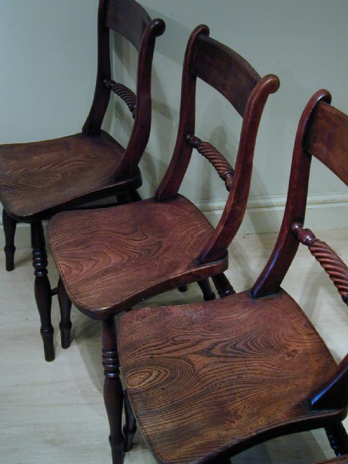 AN EXQUISITE SET OF SIX COUNTRY CHAIRS - ADDITIONAL PHOTO 5