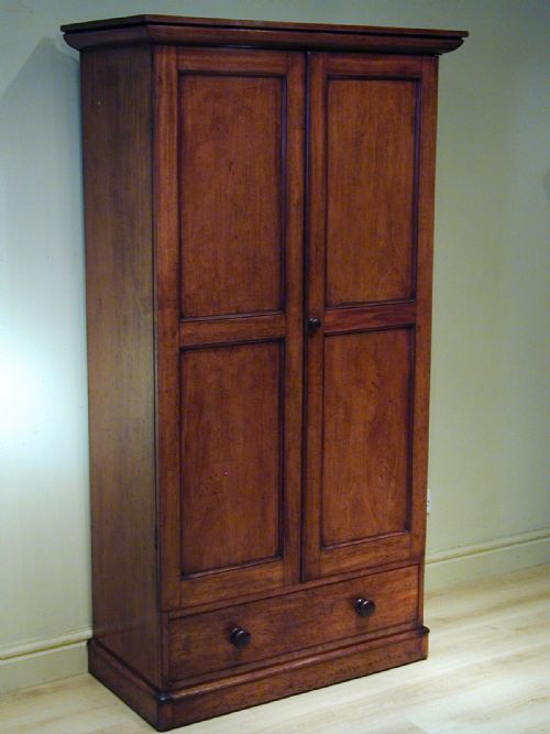 AN EXQUISITE SMALL TWODOOR WARDROBE - ADDITIONAL PHOTO 1